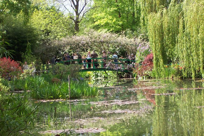 From Paris: Monet Gardens & Giverny Bike Tour with Picnic Stop - Vernon market picnic by the Seine: a lunch you’ll remember