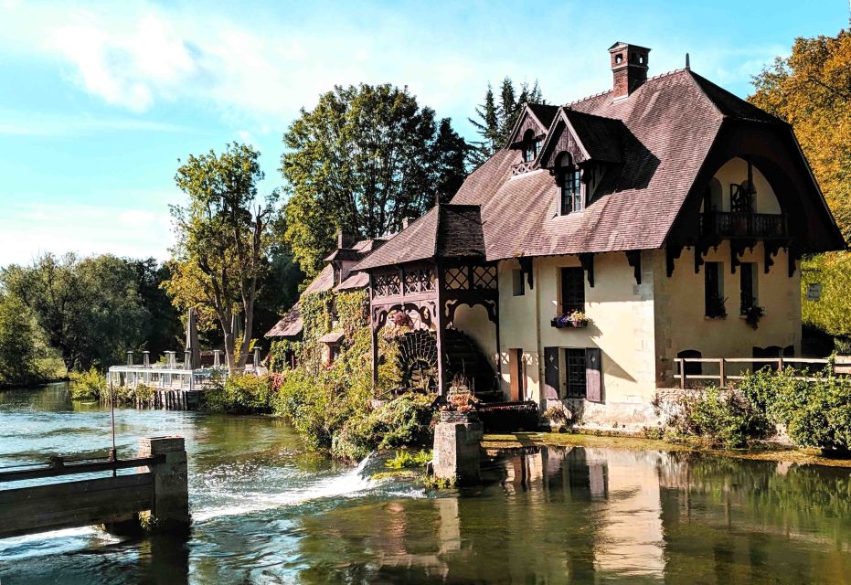 From Paris: Monet Impressionism Tour to Giverny by Minibus - Languages and guide experience