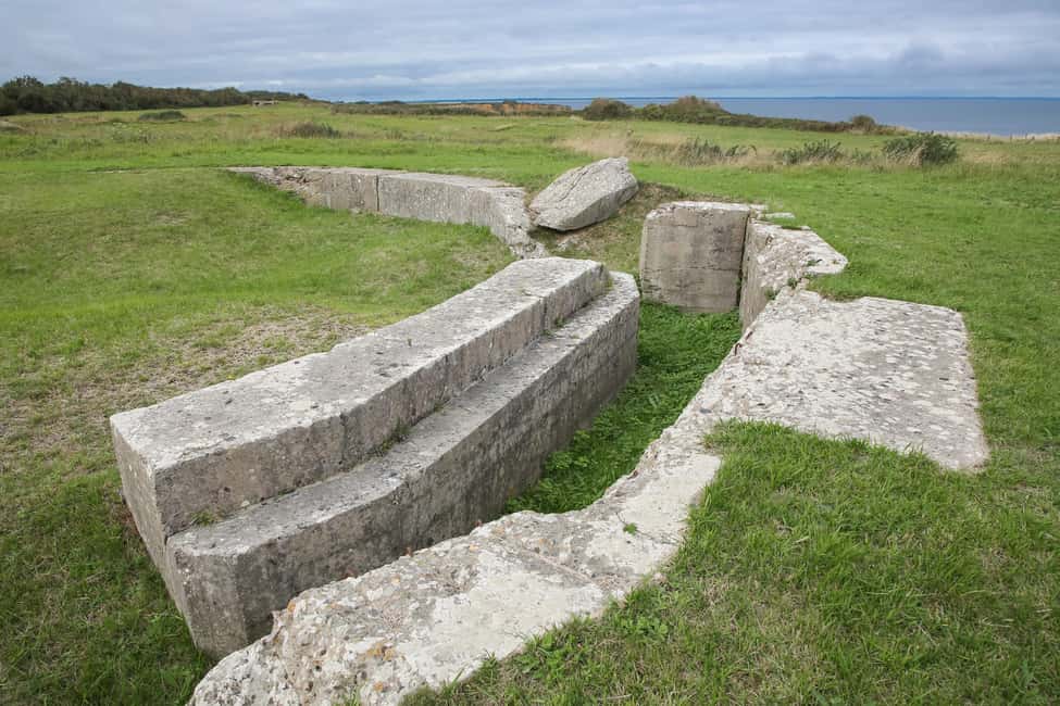 From Paris: Normandy D-Day Beaches Day Trip - Arromanches-les-Bains: lunch by the Mulberry harbor story