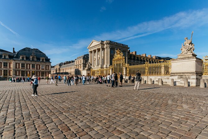 From Paris : Palace of Versailles and Gardens by Bus - From Paris to Versailles by Bus: Faster Than the Metro Headache