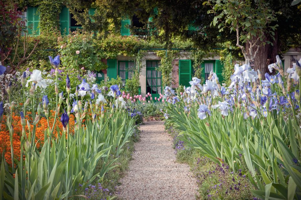 From Paris: Private Day Trip to Giverny and Auvers sur Oise - Your Private Transport: Licensed Driver-Guide Makes a Difference