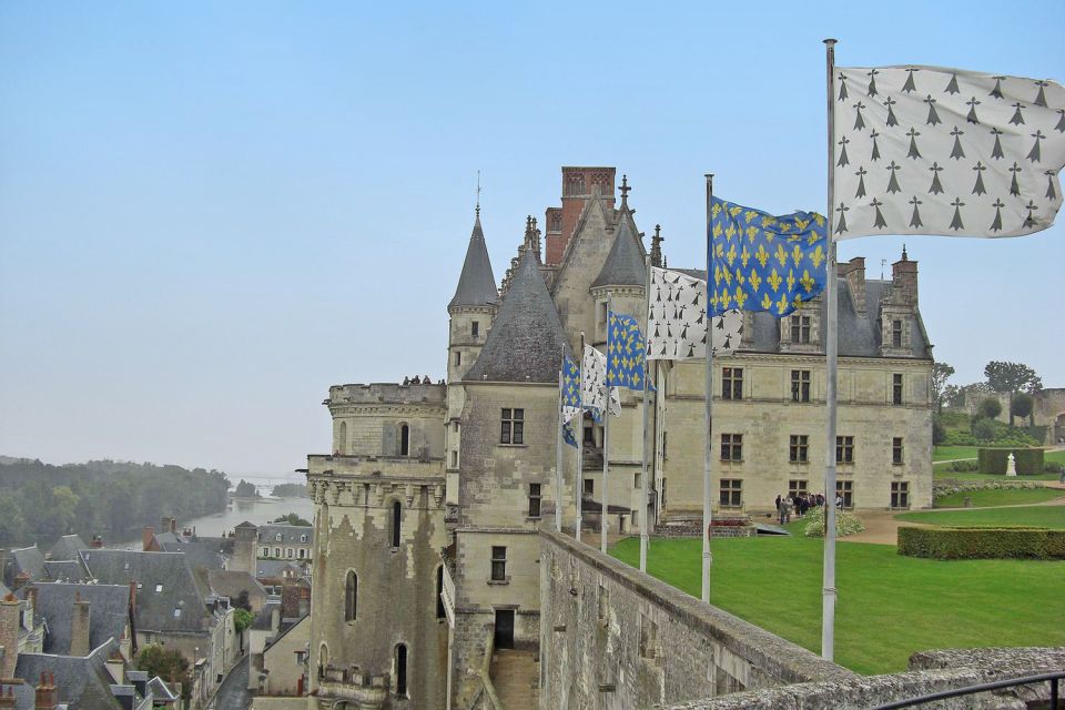 From Paris: Small-Group Loire Valley Castles Full-Day Tour - Amboise and Leonardo da Vinci’s tomb: the François I home base