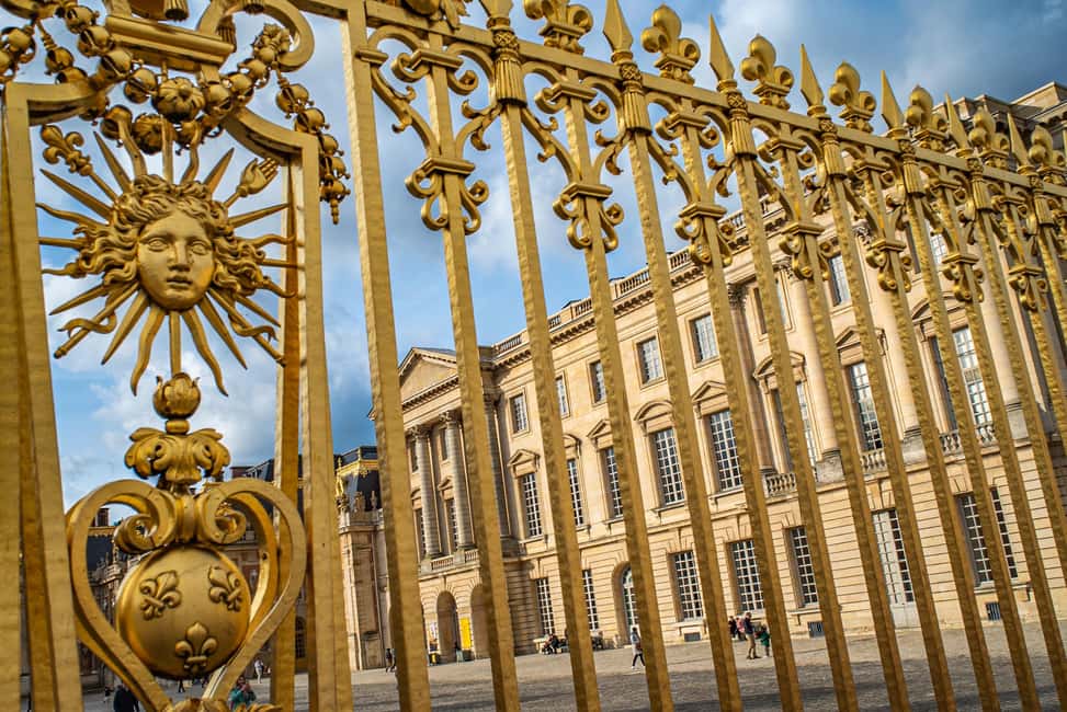 From Paris: Versailles Palace & Gardens Private Guided Tour - Gardens in 30 Minutes: Fountains, Design, and Getting Your Bearings