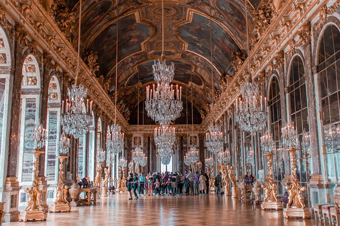 From Paris: Versailles Palace Live Tour with Gardens Access - Hall of Mirrors: why 20 minutes is the right amount
