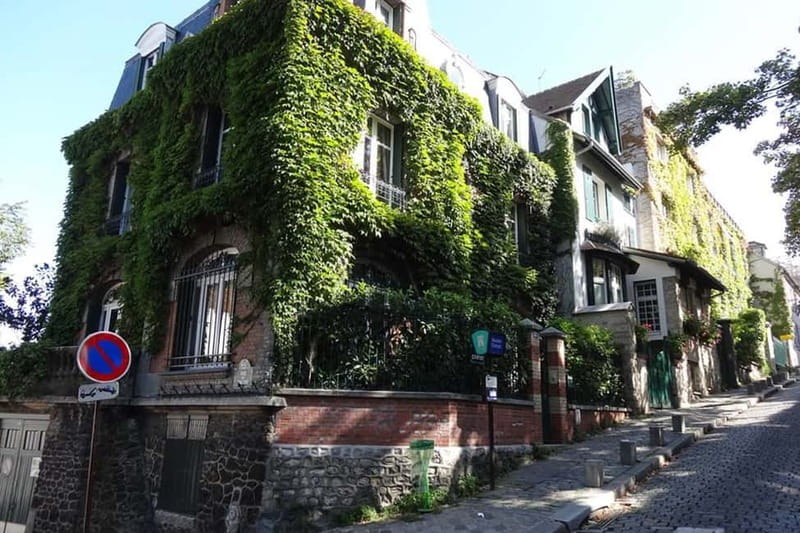 German private Walking Tour through Montmartre & Passages - Passage Jouffroy and Passage Verdeau: the 19th-century Paris you can’t plan alone