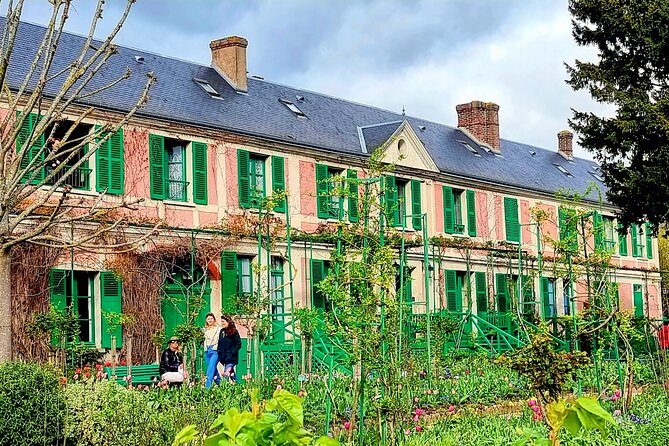 Giverny and Rouen Private Full Day Tour from Paris Van and Guide - Entering Monet’s Clos Normand: the garden built like a painting