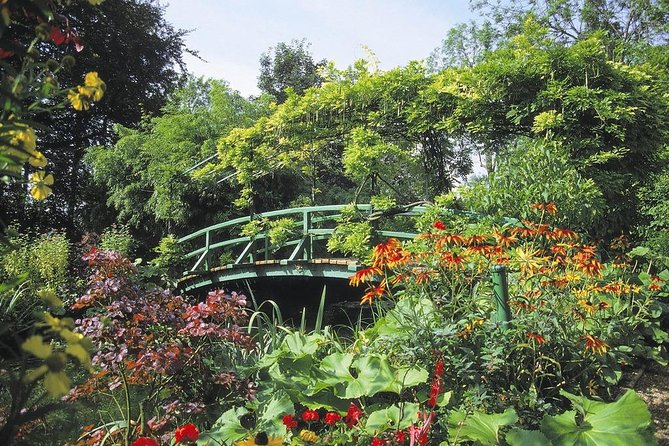 Giverny and Versailles Private Full-Day Tour - Versailles Arrival: Switching From Impressionism to Power