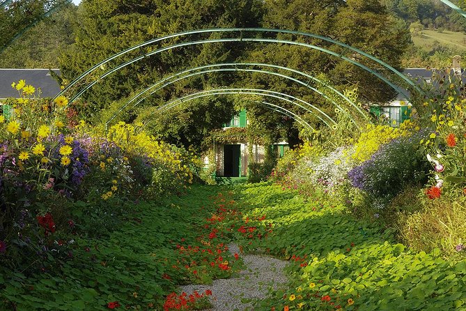 Giverny Half Day Guided Trip with Monet's House & Gardens from Paris by minivan - Who should book this Giverny half-day trip