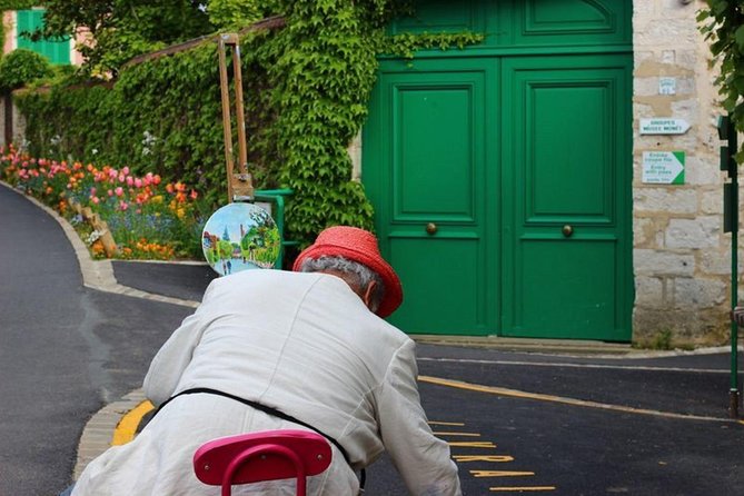 Giverny Monet House and Gardens Skip the line Walking tour - The village walk that helps you read the place