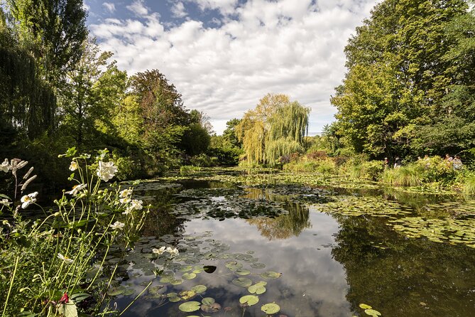 Giverny Monet's Gardens Entrance Ticket with Transport from Paris - Crowds and queues: how to protect your time (especially in peak season)