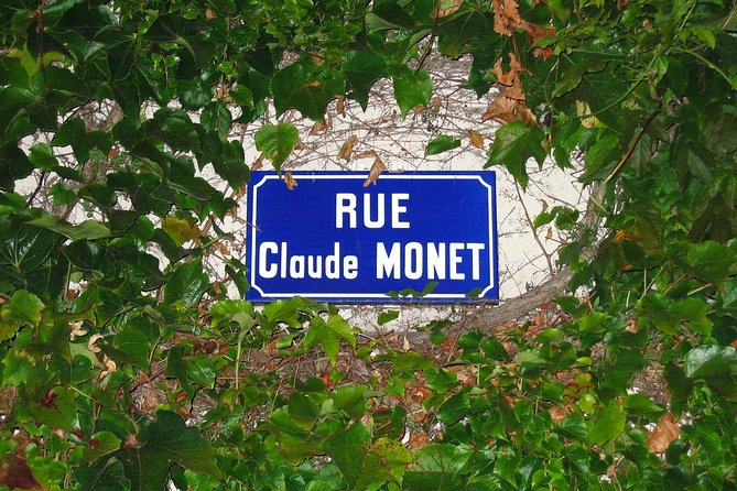 Giverny & Monet's House Audio Guided Half-day Tour from Paris - Monet’s house and studio: blue rooms, reading spaces, and Japanese prints