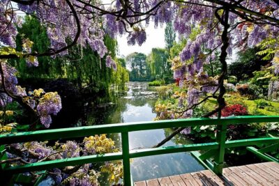 Giverny Monet's House & Versailles Palace Private Day Trip from Paris - Hotel pickup at 8:00am and why “private” matters here