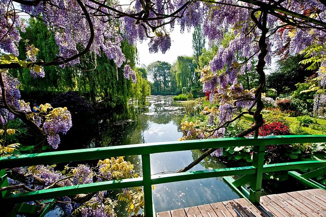 Giverny Monet's House & Versailles Palace Private Day Trip from Paris - Hotel pickup at 8:00am and why “private” matters here