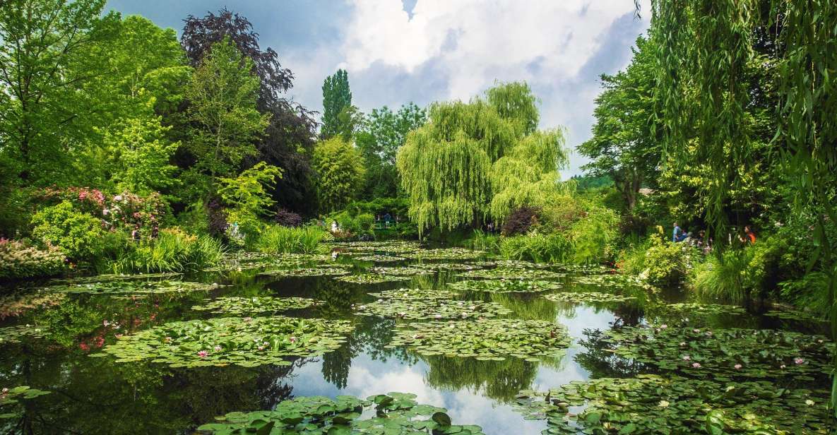 Giverny Private Guided Walking Tour - Meeting at 84 Rue Claude Monet: start where the story begins
