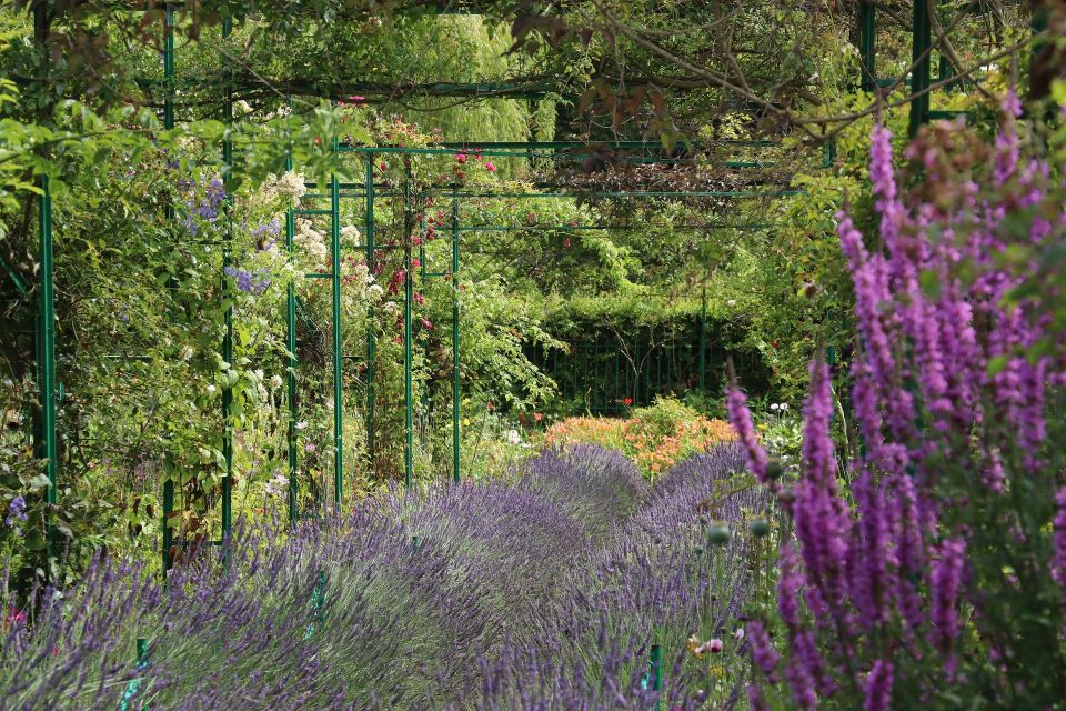 Giverny Private Guided Walking Tour - How the Private Guide Changes Everything (English/French, plus customization)