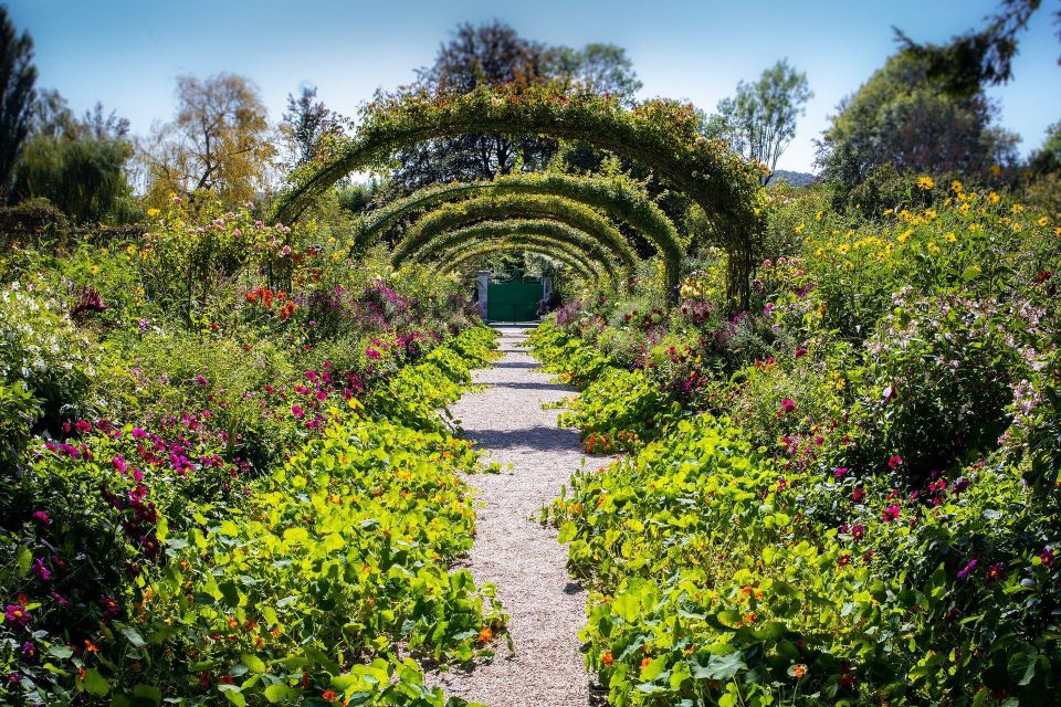 Giverny Private Guided Walking Tour - Timing tips for a hot, popular Giverny day