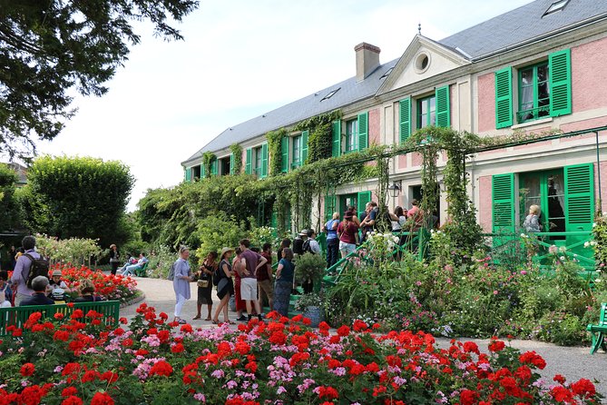 Giverny Private Half-Day Trip including Claude Monet' Gardens & House from Paris - Giverny Village Stop: Flower Houses, Art Galleries, and Hôtel Baudy