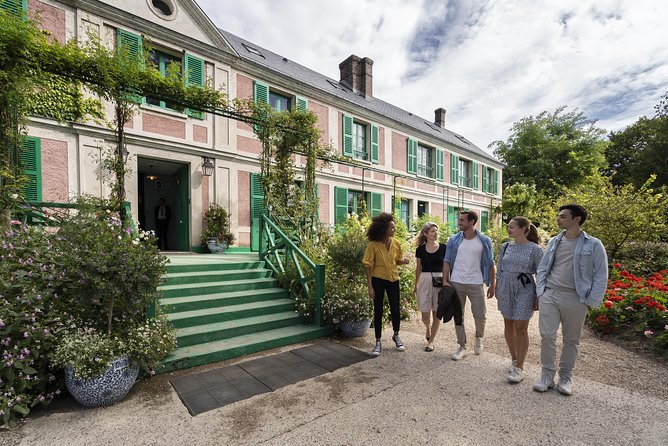 Giverny & Versailles Audio Guided Day Trip with Lunch from Paris - Lunch near Giverny: a three-course reset with drinks and coffee