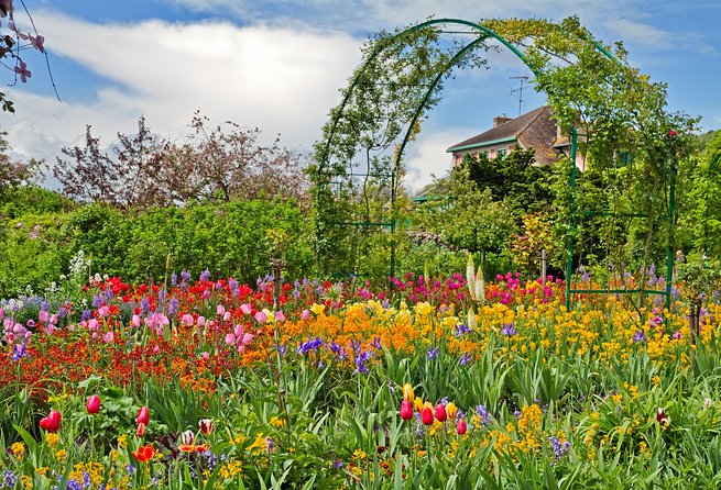 Giverny & Versailles Audio Guided Day Trip with Lunch from Paris - Versailles Palace interior with skip-the-line access (and what to expect inside)