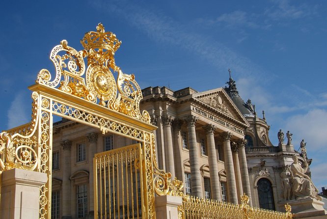 Giverny & Versailles Private Day Tour with Lunch from Paris - Lunch at Moulin de Fourges: a countryside reset