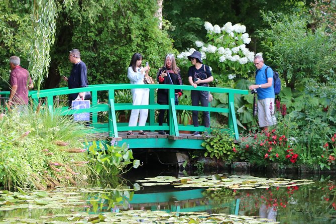 Giverny's House & Gardens plus Versailles Palace Day Trip with Lunch from Paris - A morning start that saves you time (and energy)