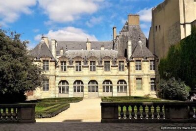 Gothic Paris - Castles & Cathedrals (Marais History Walk-Small Group Tour) - The Hotel de Sully courtyard: a Baroque pause with 17th-century manners