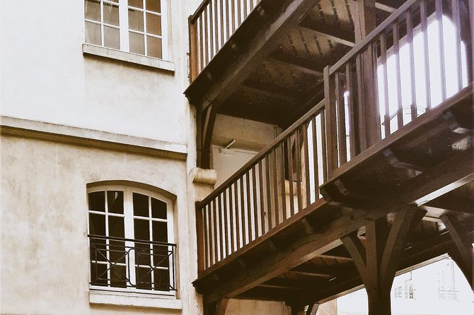 Gothic Paris - Castles & Cathedrals (Marais History Walk-Small Group Tour) - How Ellen-style guiding makes the architecture stick