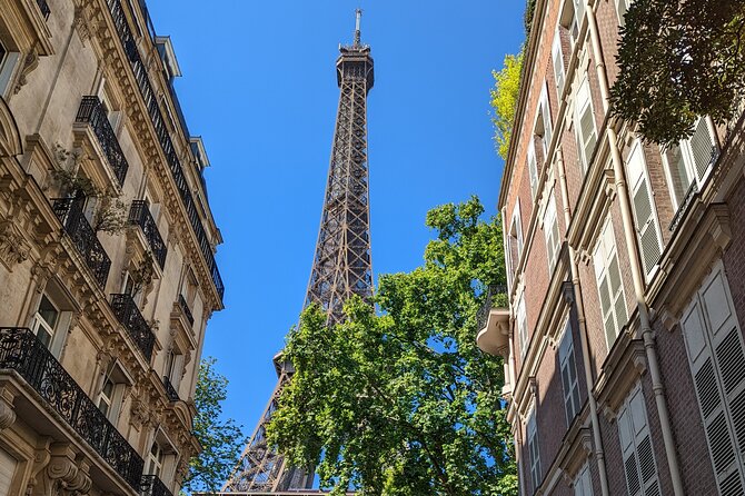 Guided and Private Tour of 3 hours through Paris aboard a Citroën 2cv - Meeting point and drop-off: start easy, end your way