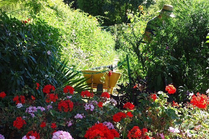 Guided tour Monet's house and gardens/small group - Entering the Monet site: where your 1:00 pm start matters