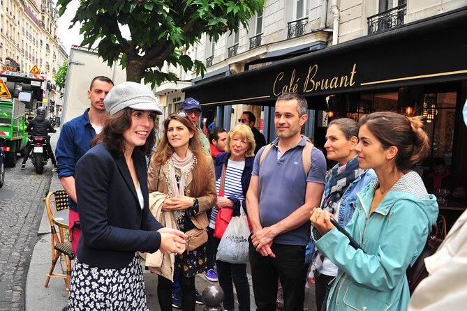 Guided tour of Montmartre in songs with a professional - Dalida stops: a singer’s home base turned into a singalong
