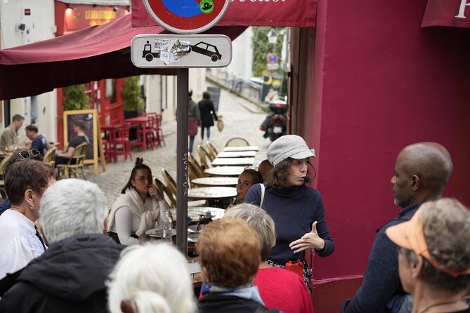 Guided tour of Montmartre in songs with a professional - Theatre Lepic and film culture: Claude Lelouch meets Édith and Marcel