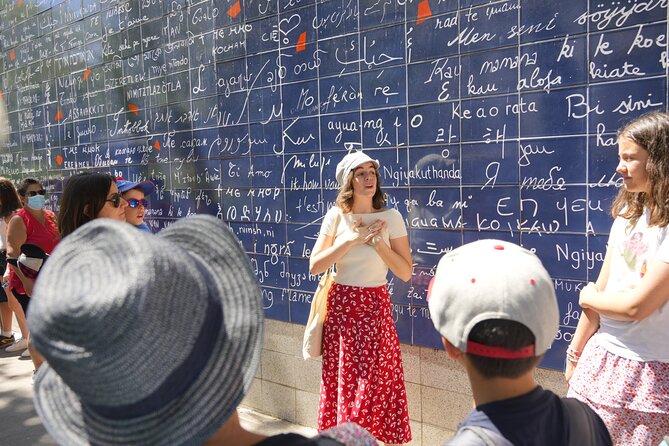 Guided tour of Montmartre in songs with a professional - Place des Abbesses and the Mur des Je taime: songs as a language lesson