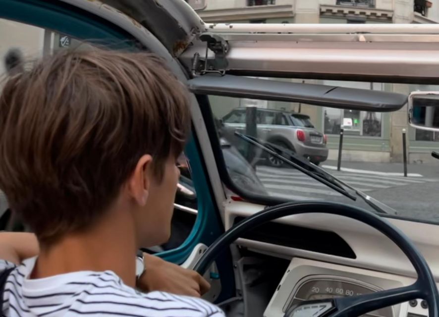 Guided Tour of Paris in Citroën 2CV - Eiffel Tower and Arc of Triomphe photo stops that actually matter