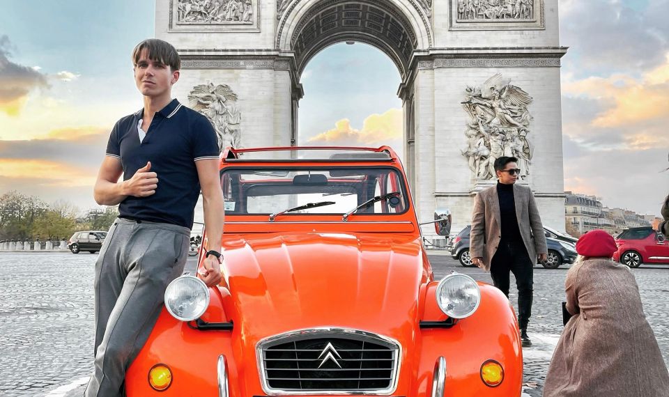 Guided Tour of Paris in Citroën 2CV - The vibe inside the car: old French songs, guidance, and a driver who leads