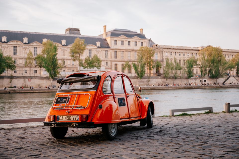 Guided Tour of Paris in Citroën 2CV - Private group logistics that affect your comfort (and your photos)