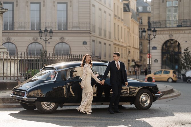 Guided tour of Paris in Citroën Traction Avant or DS 21 - Louvre-area style pauses: Pyramid and museum viewing from the outside