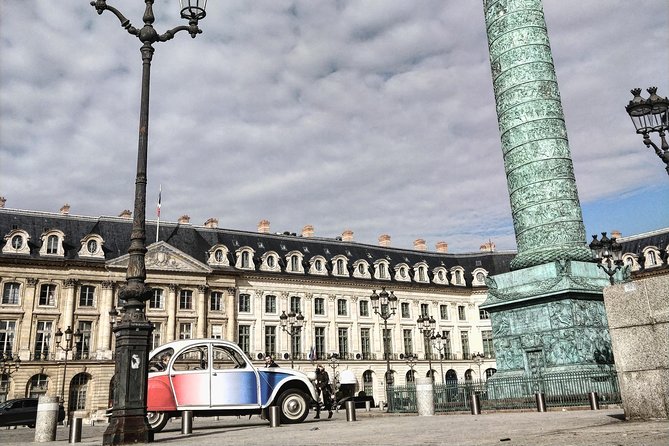 Half day trip in Paris in a vintage and convertible car with a Parisian - Live commentary in a private car: learn while you glide