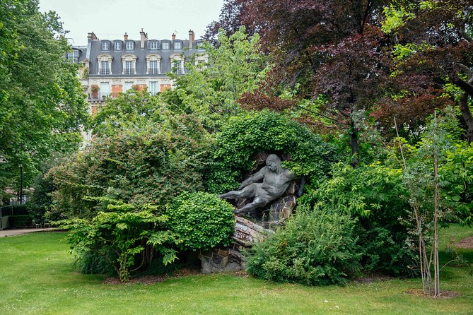 Highlights & Hidden Gems of Ile de Cité & the Left Bank: Private City Tour - The Included Snack or Drink: A Small Extra That Keeps You Moving