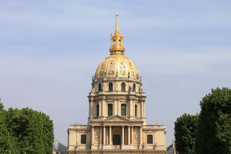 Highlights of Paris Bike Tour in English or Dutch - The Louvre from the bike lane: seeing scale without the museum marathon