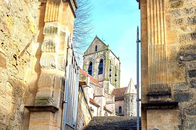Hiking Adventure in Van Gogh's Footsteps with 6 miles walk - Small group pacing: great for attention, faster than you might expect