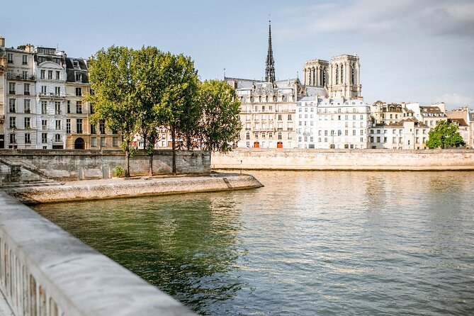 Historic Heart of Paris: Île de la Cité Walking Tour - Conciergerie: palace luxury turns into Revolutionary prison
