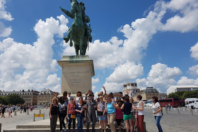 Historical treasure hunt in the city of Versailles - The Welcome Briefing: Your Case Gets Started