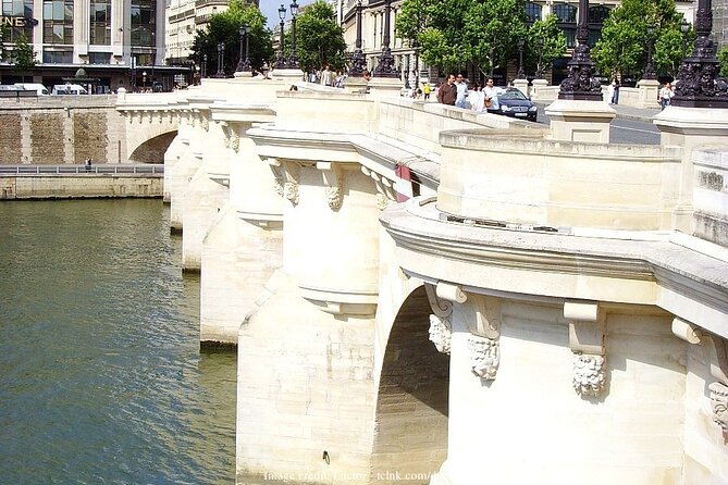Île de la Cité Private 2h Tour with Latin Quarter & Seine River - Private Guide Power: Why This Feels Different Than a Group Tour