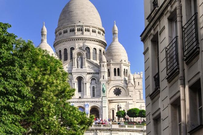 Impressionist Paris: d'Orsay & Montmartre Exclusive Guided Tour - Moulin Rouge, Van Gogh’s House, and Dali Stops: What’s Included vs. Extra