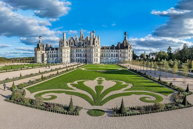 Incredible Loire castles tour with lunch and a vineyard visit - A practical way to see the Loire from Paris