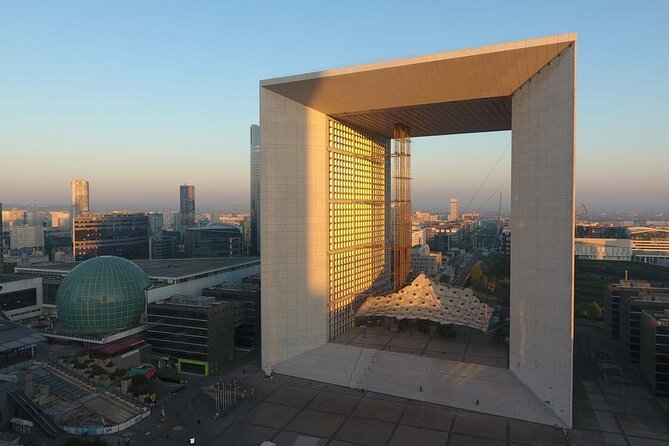 La Defense Private Transfer to Airport or Central Paris - La Défense Pickup: Meeting Your Driver Where You Actually Stay