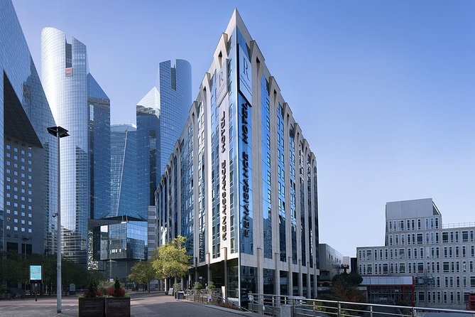 La Defense Private Transfer to Airport or Central Paris - What You Get On the Way: Luggage Help, Water, and a Journal