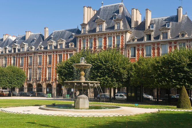 Le Marais Paris Private Transfers - Rue des Rosiers: food streets, faith communities, and gay Paris