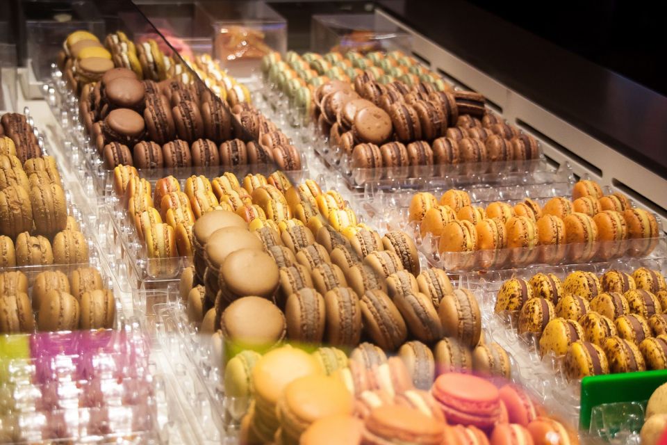 Le Marais: Pastry and Chocolate Food Tour - Rain, timing, and the real-world shop schedule