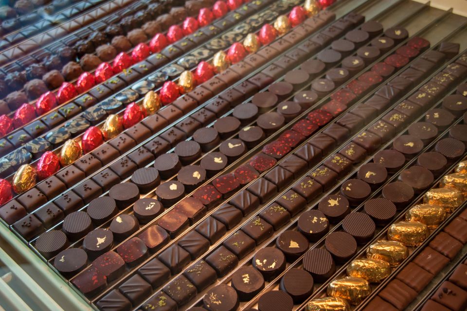 Le Marais: Pastry and Chocolate Food Tour - The 150-minute pacing: how the walk stays fun